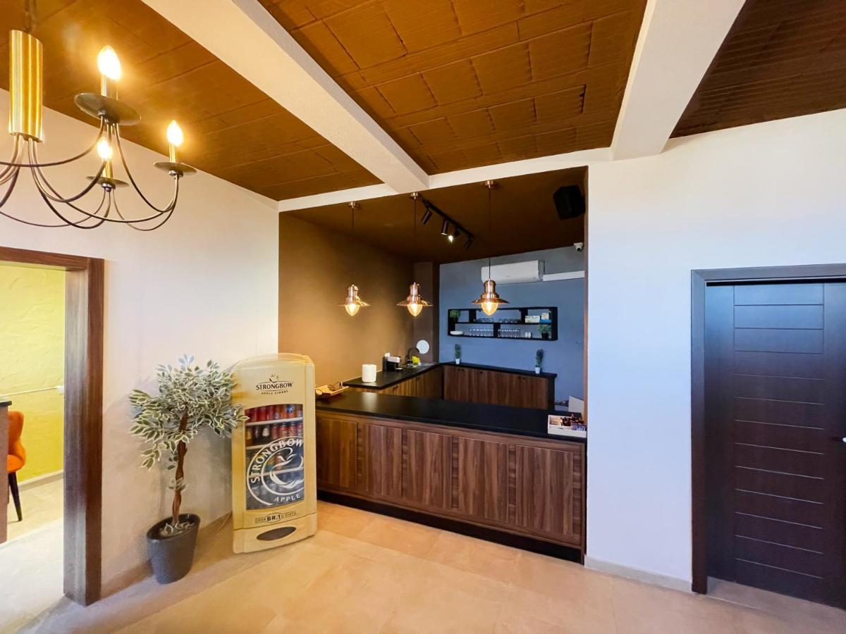 פריזרן Hotel Hiserra מראה חיצוני תמונה