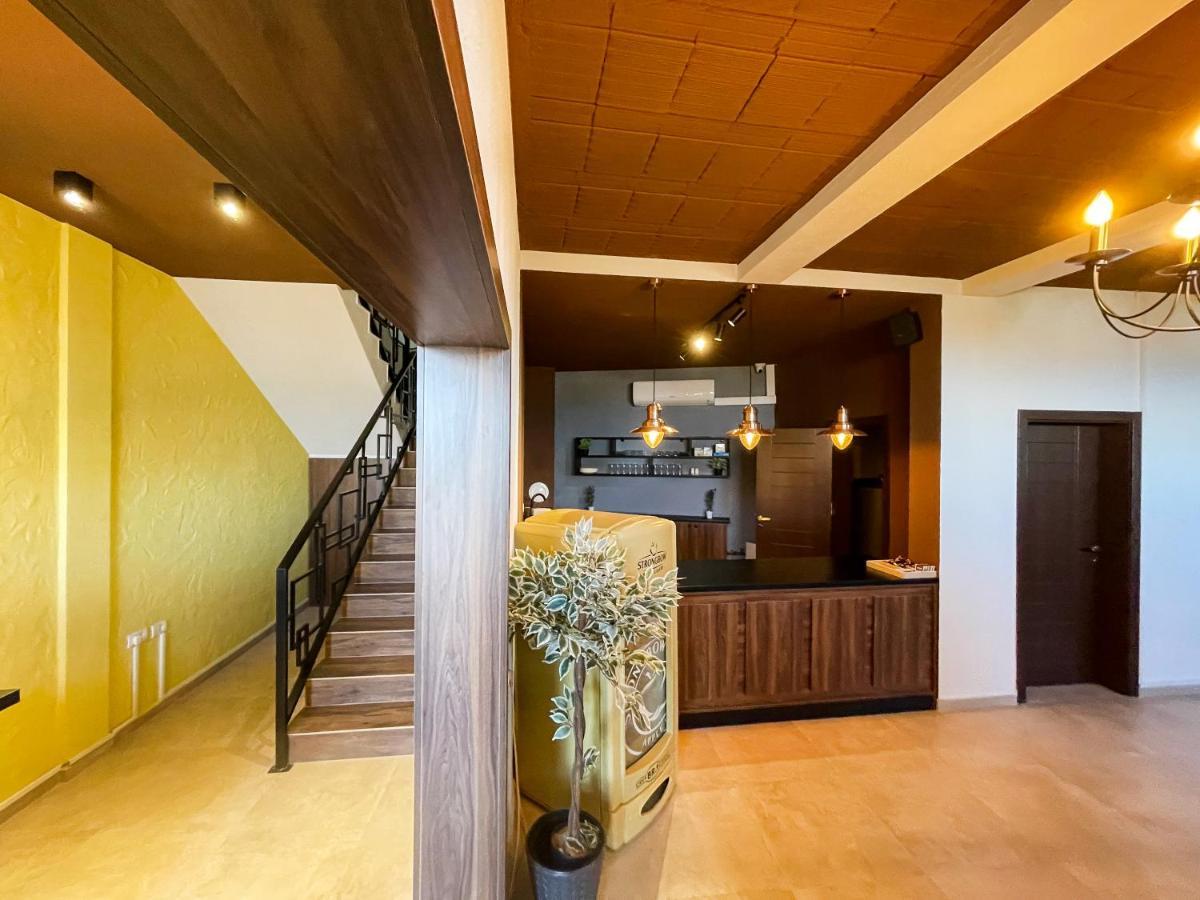 פריזרן Hotel Hiserra מראה חיצוני תמונה
