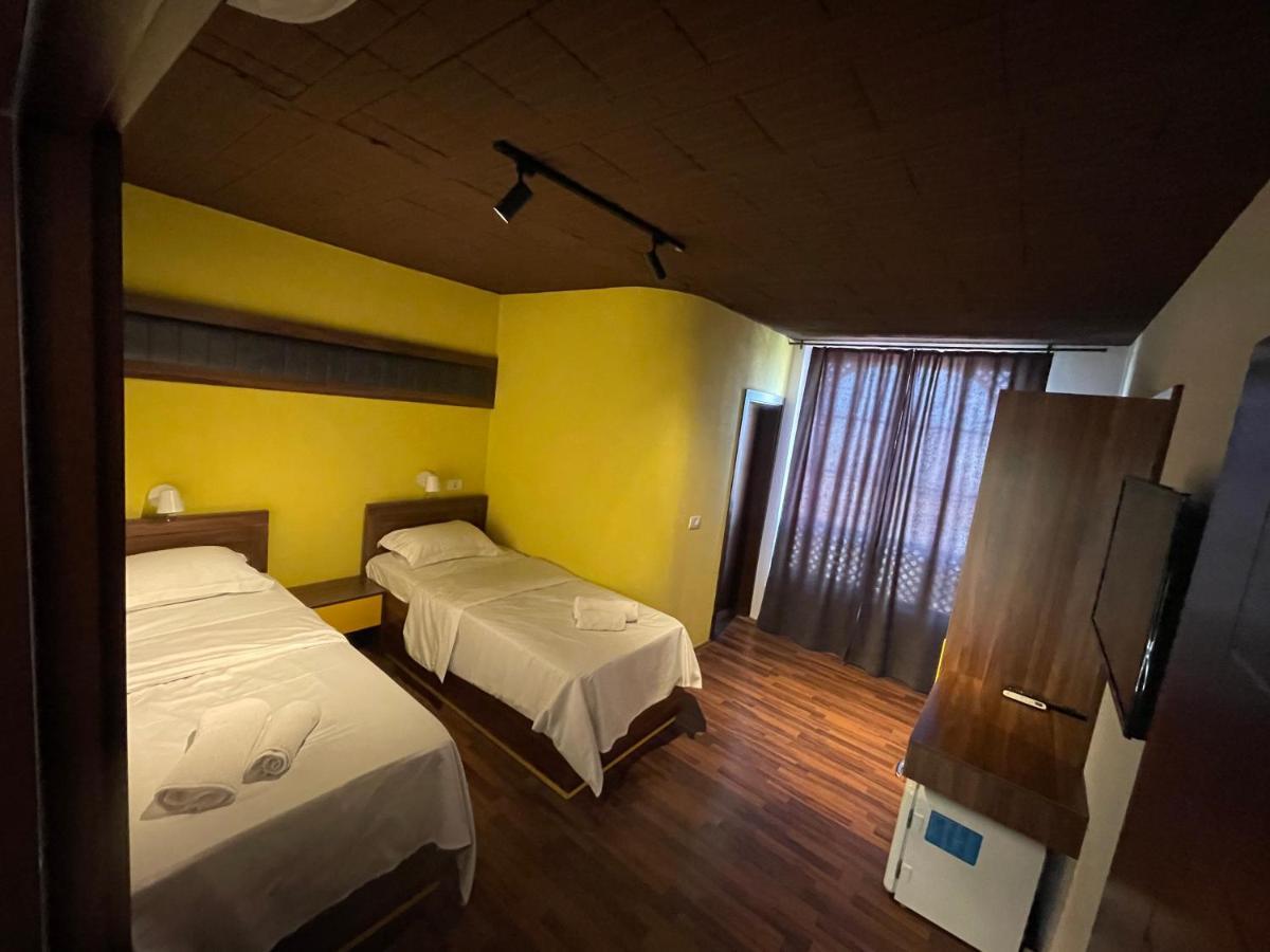 פריזרן Hotel Hiserra מראה חיצוני תמונה