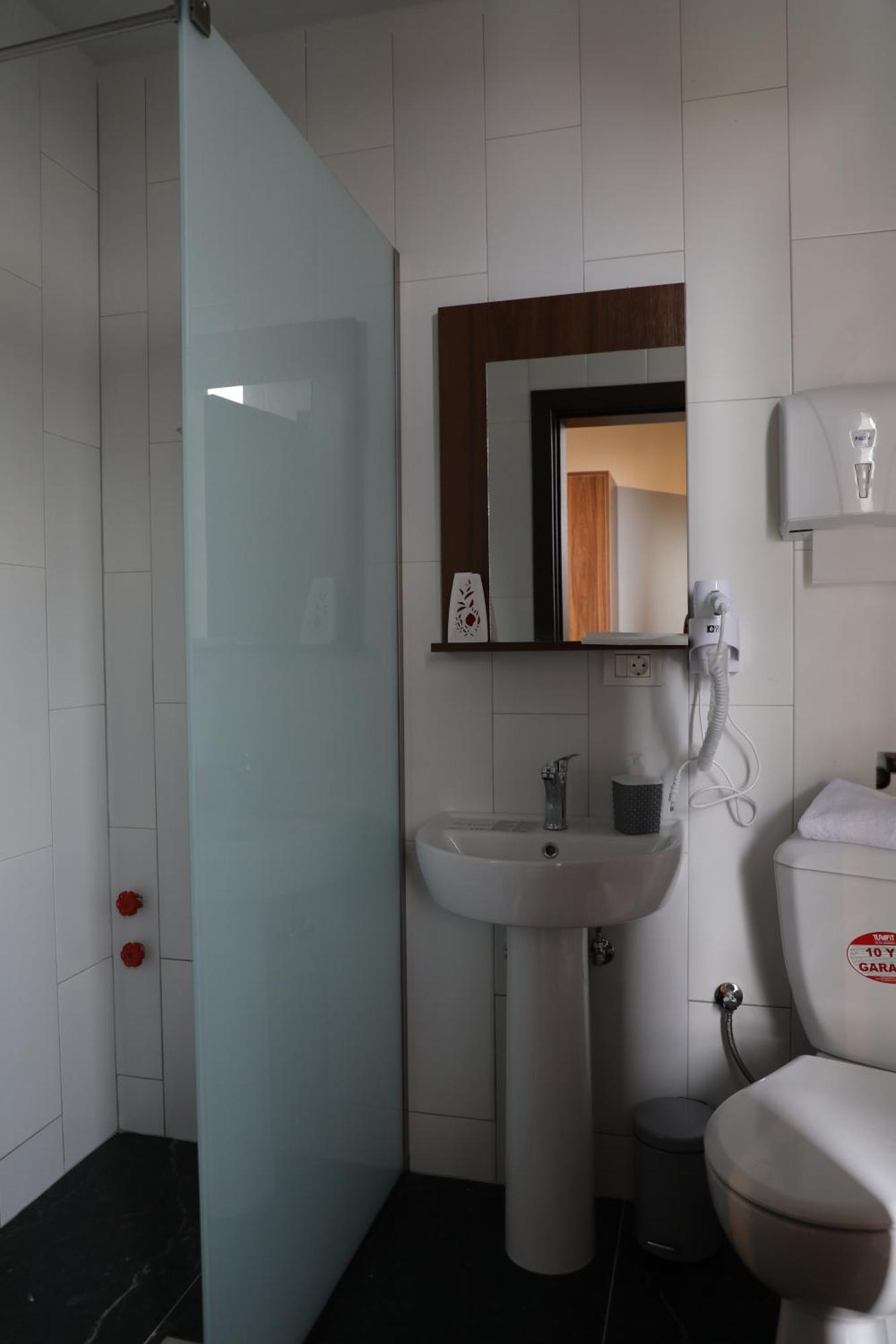 פריזרן Hotel Hiserra מראה חיצוני תמונה