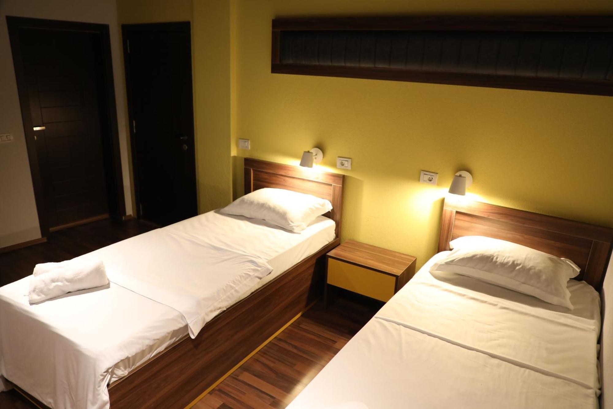 פריזרן Hotel Hiserra מראה חיצוני תמונה