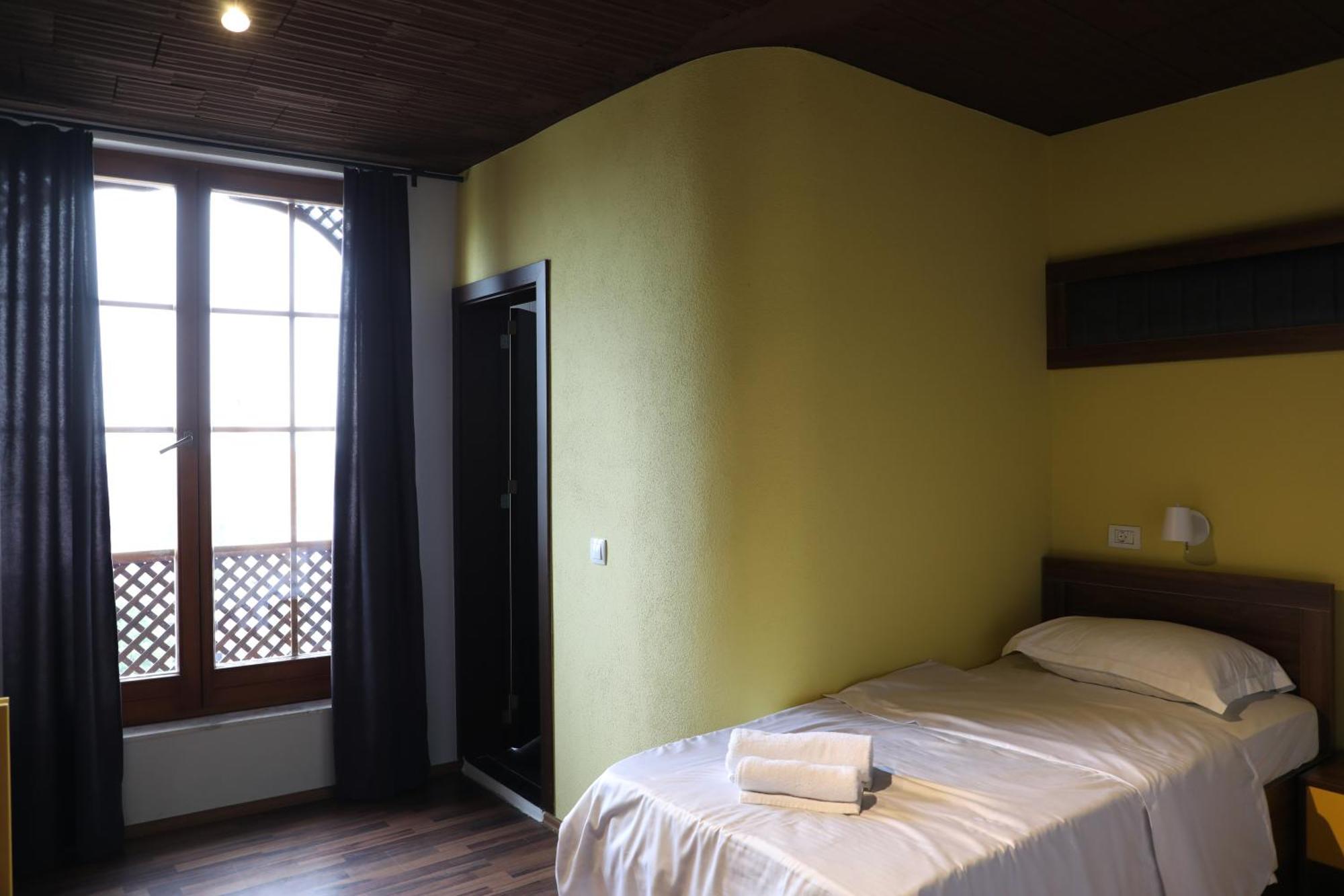 פריזרן Hotel Hiserra מראה חיצוני תמונה