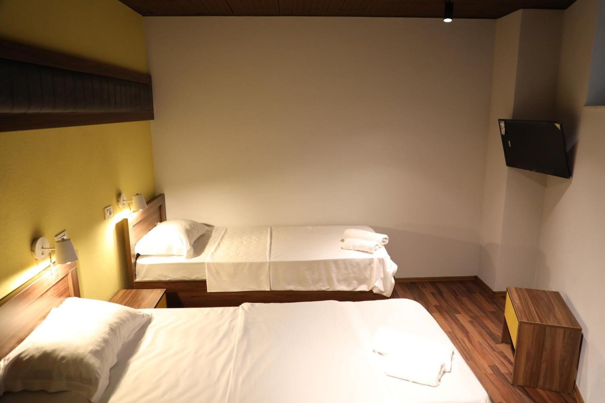 פריזרן Hotel Hiserra מראה חיצוני תמונה