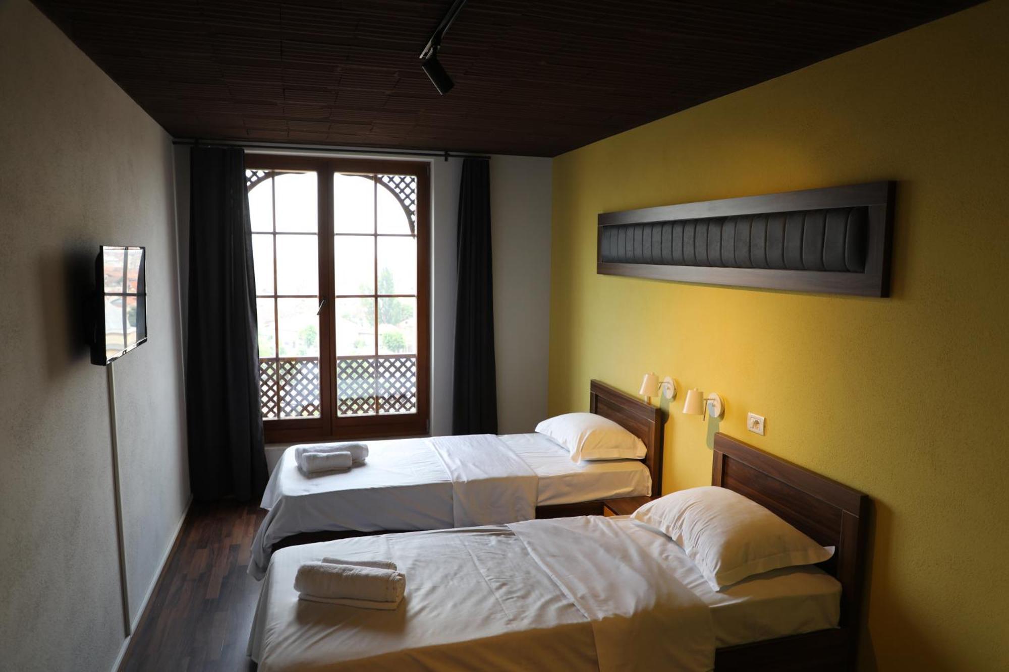 פריזרן Hotel Hiserra מראה חיצוני תמונה