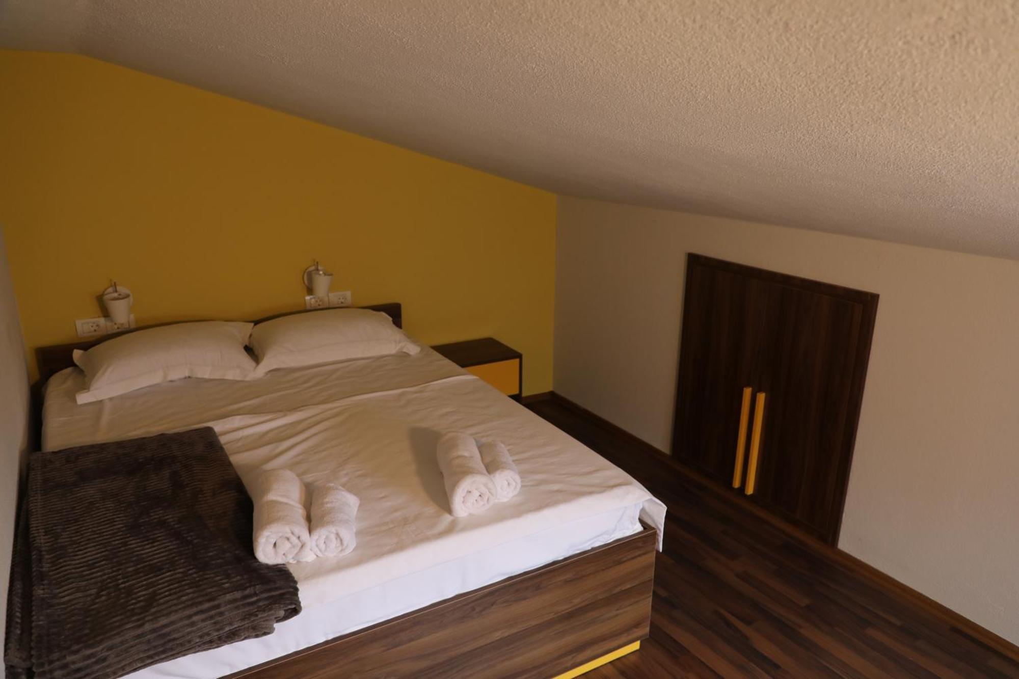 פריזרן Hotel Hiserra מראה חיצוני תמונה