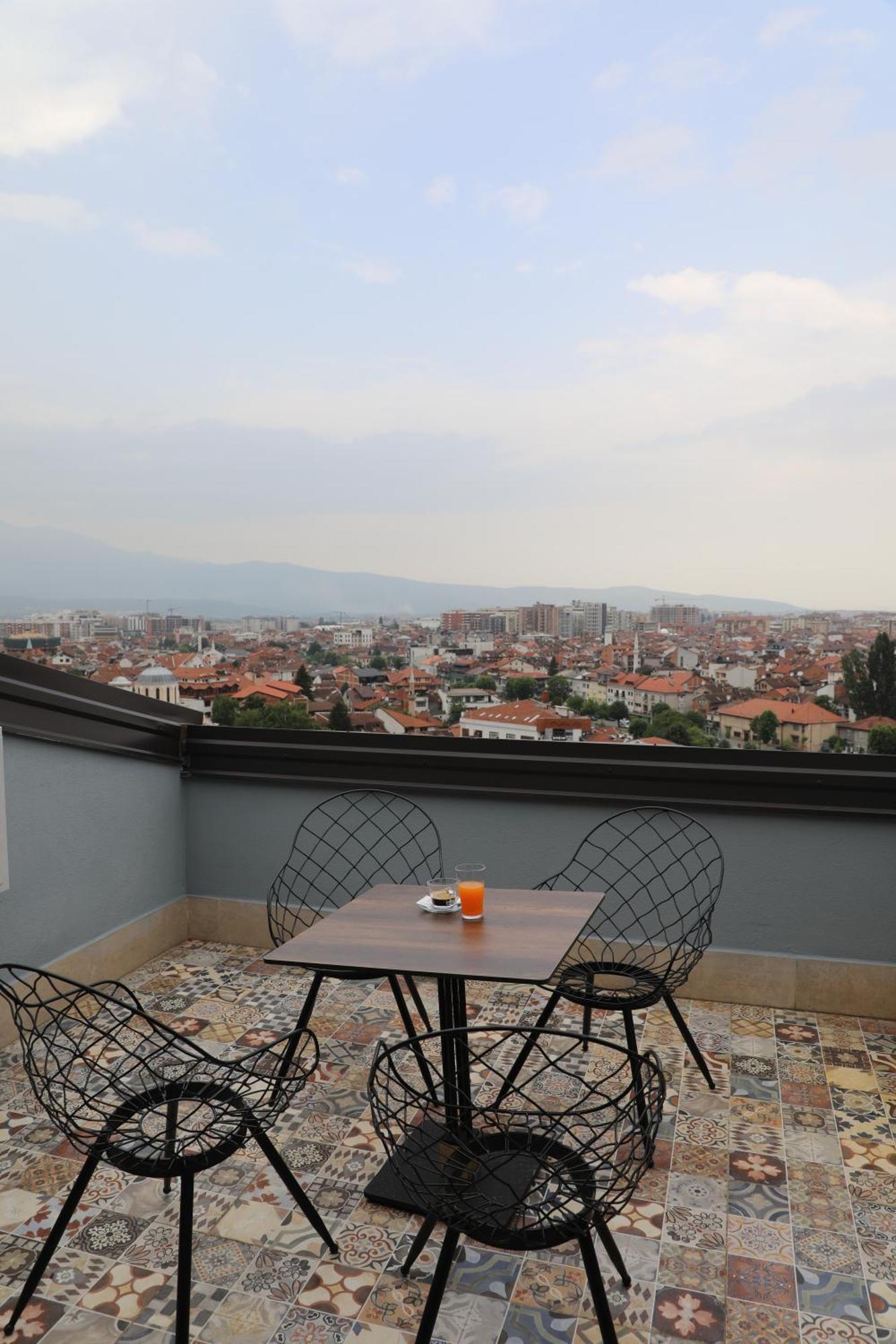 פריזרן Hotel Hiserra מראה חיצוני תמונה