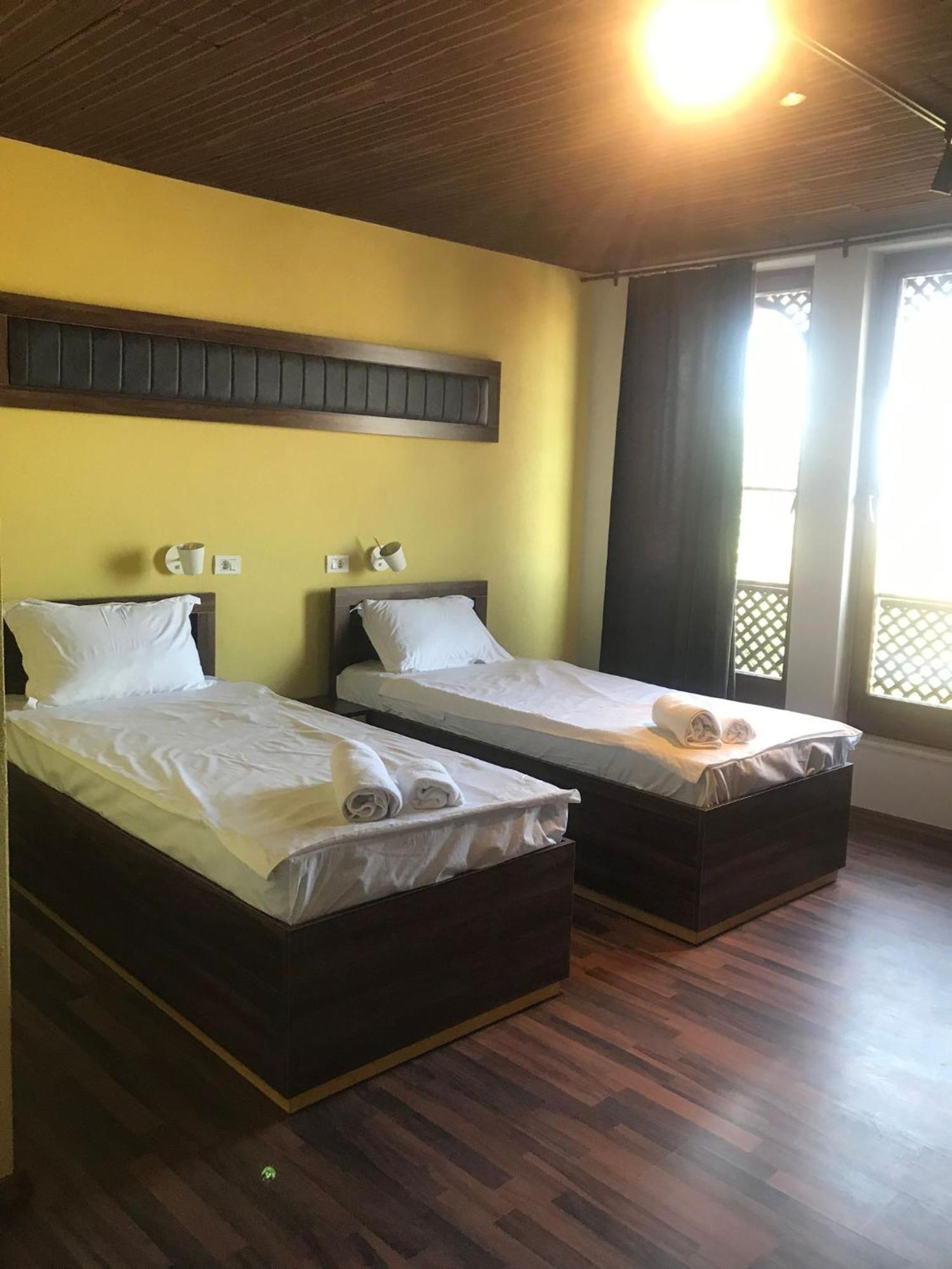 פריזרן Hotel Hiserra מראה חיצוני תמונה