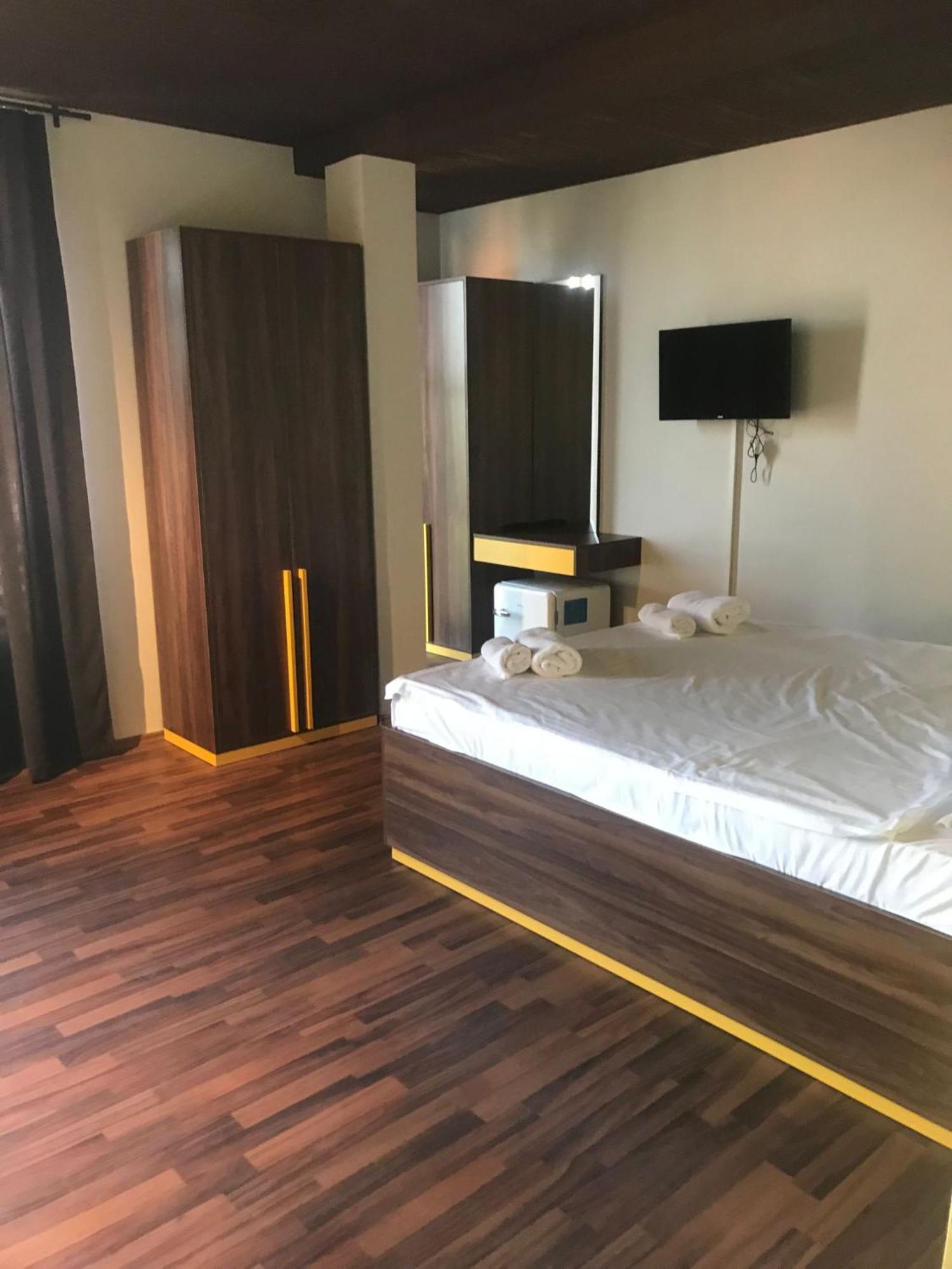 פריזרן Hotel Hiserra מראה חיצוני תמונה